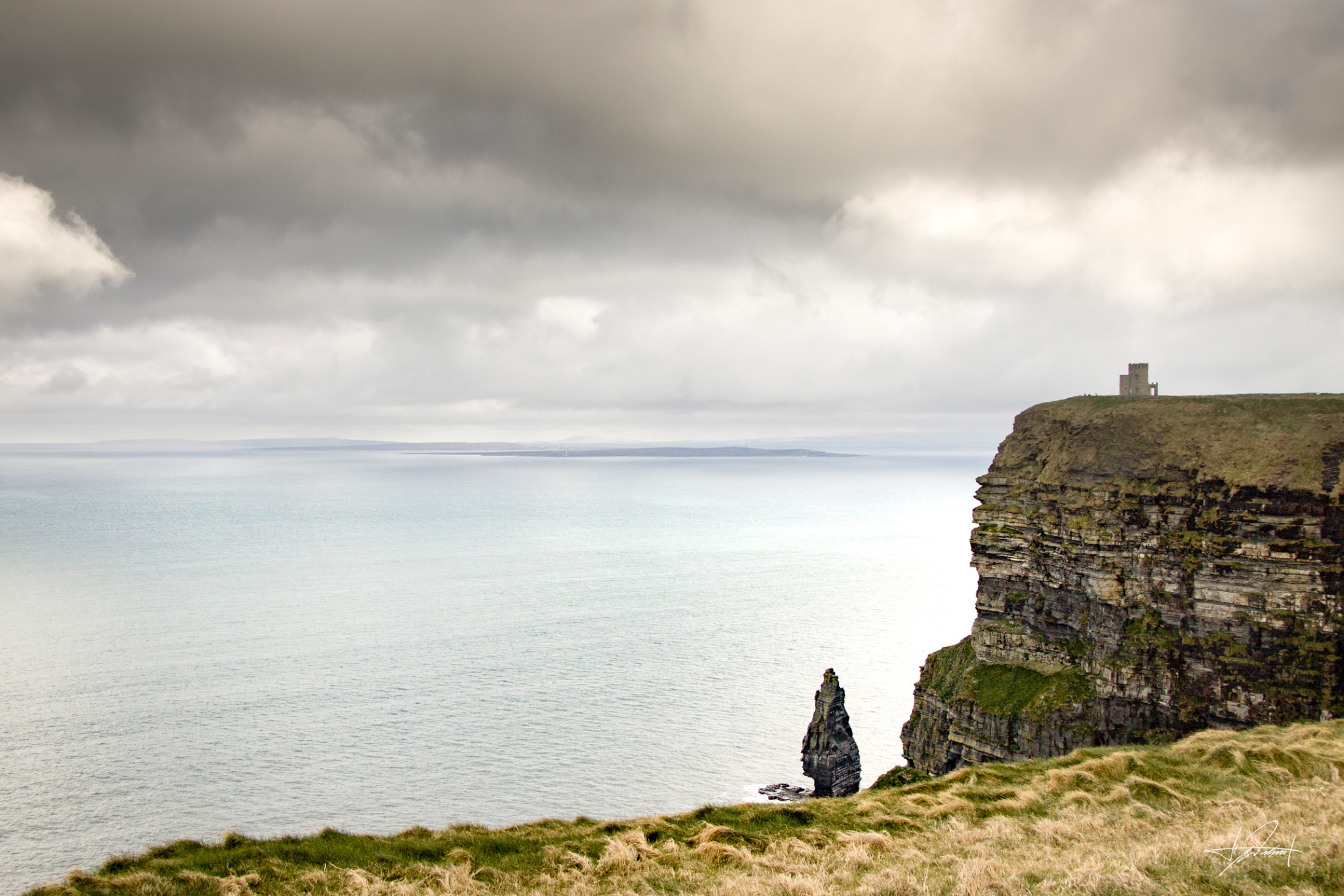 O'Brien's Tower and Branaunmore sea stack, Cliffs of Moher